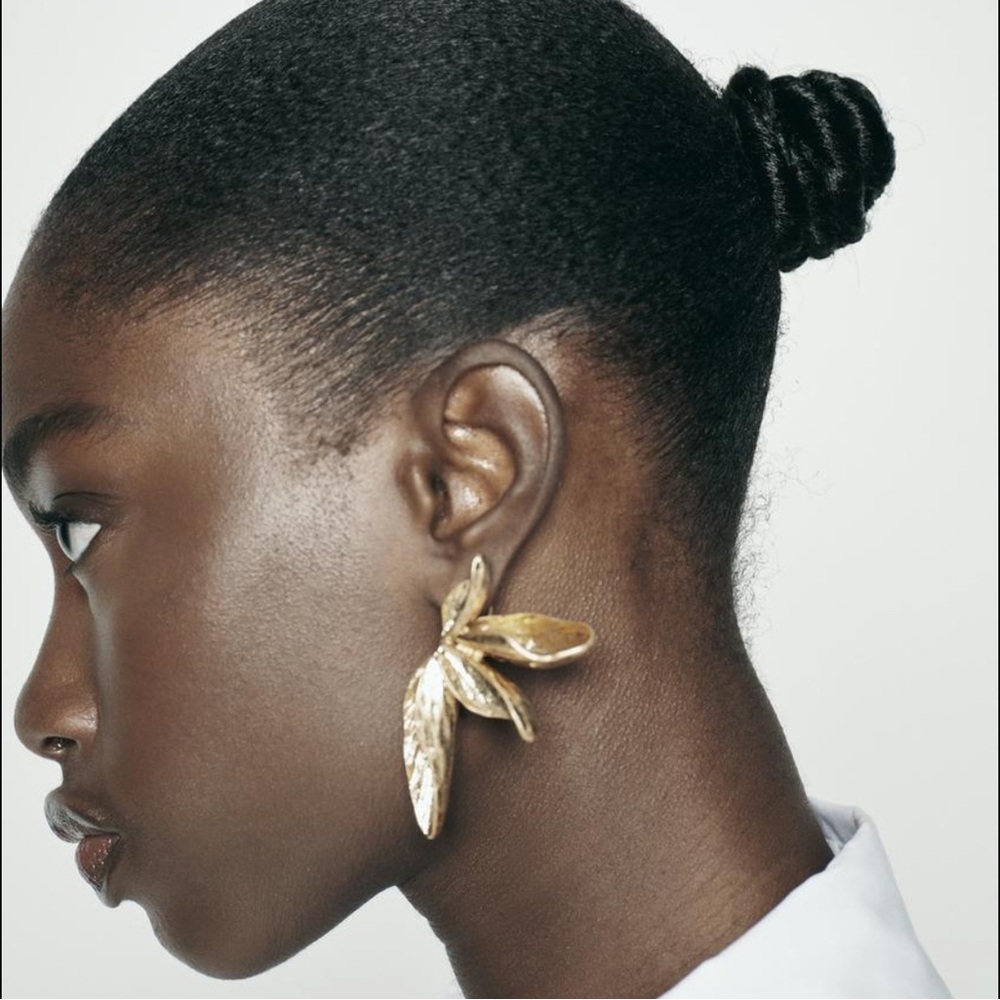 ZARA gold tone brass leaf shape Elegant Oversized pierced statement Earring NWOT